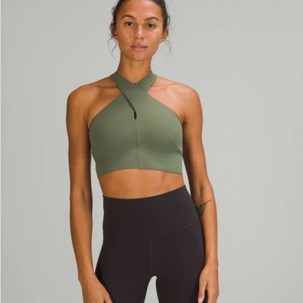 ✨ Lululemon Nulu Wrap-Front Longline
Bra Light Support, A/B Cup Green Twill sz S
